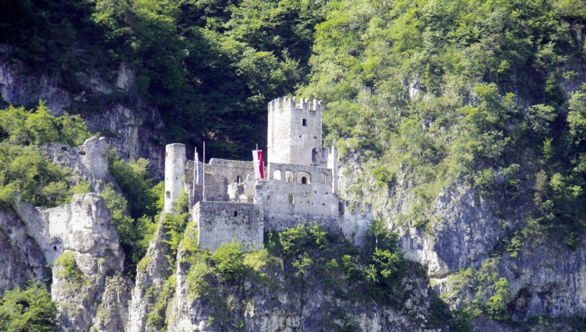 Zur mystischen Haderburg | Salurn