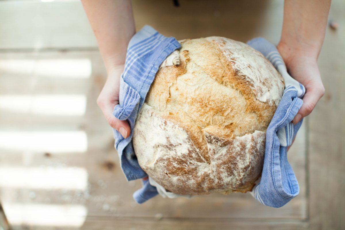 Preparare il pane al maso | Val di Funes